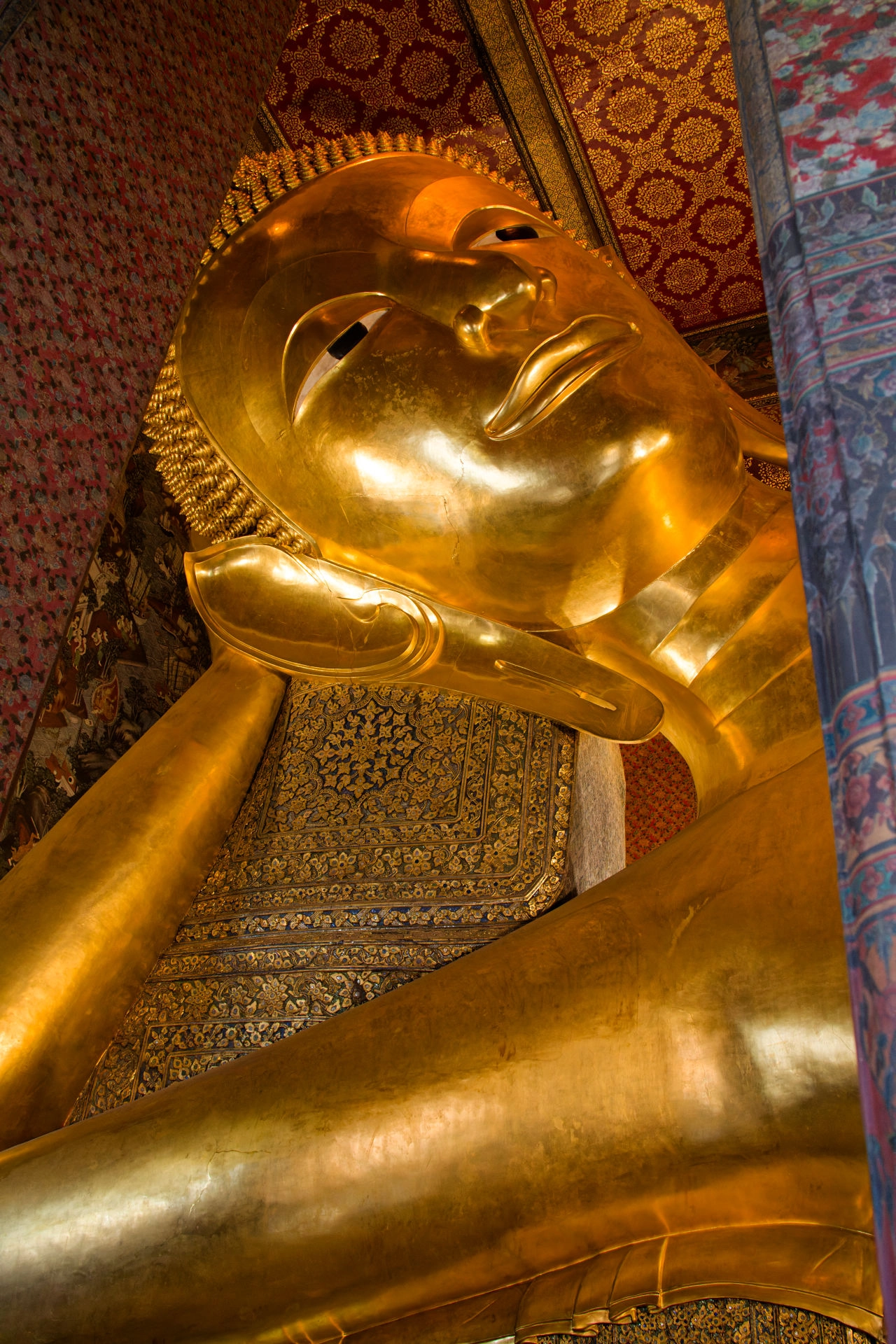 Bouddha alongé